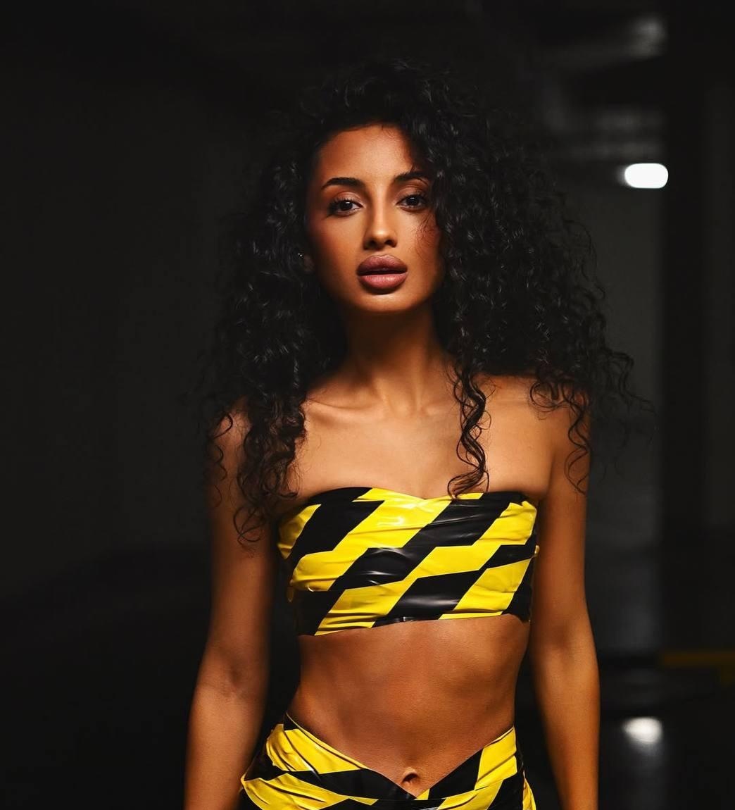 Луиза привлекательная девушка из Крестовки цена от 6000 руб