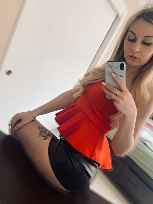 Дарья привлекательная девушка из Крестовки цена от 2500 руб