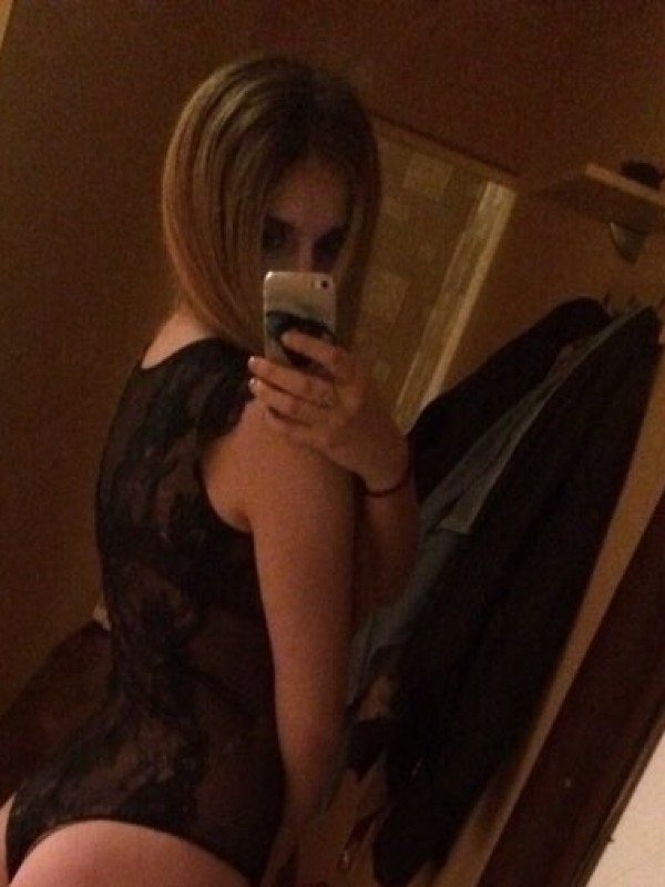 Инга привлекательная девушка из Крестовки цена от 3500 руб