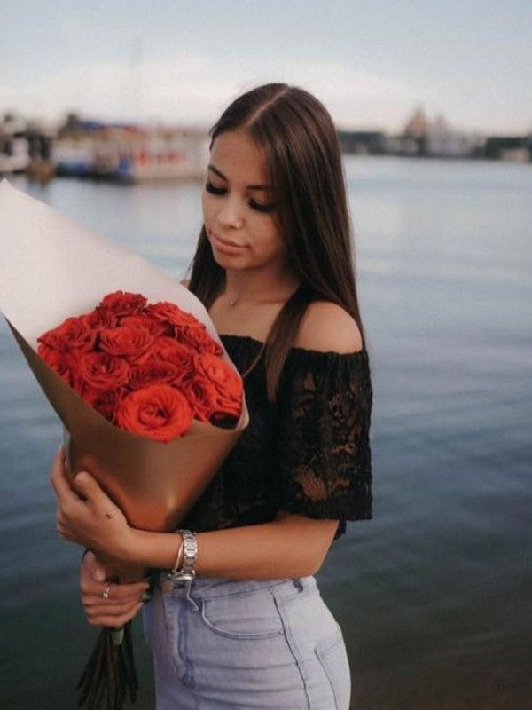 Люда привлекательная девушка из Крестовки цена от 3500 руб